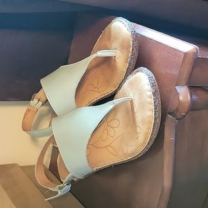 Born sandals